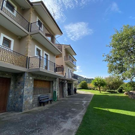 Artemis Mezonetes Apartment Kalavryta Bagian luar foto