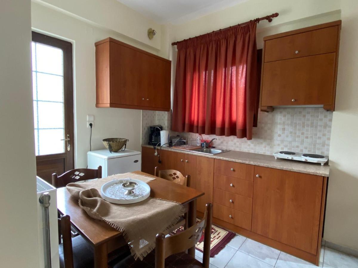 Artemis Mezonetes Apartment Kalavryta Bagian luar foto