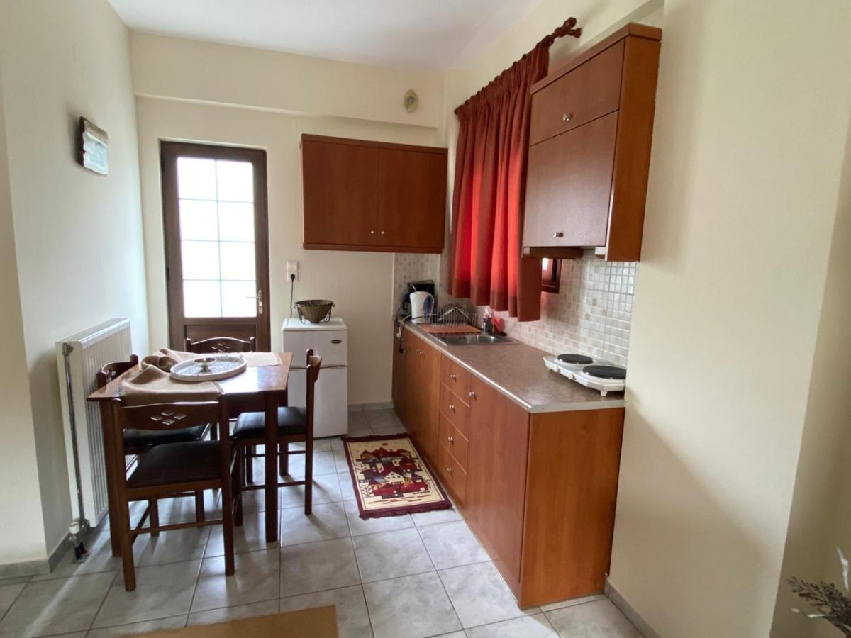 Artemis Mezonetes Apartment Kalavryta Bagian luar foto