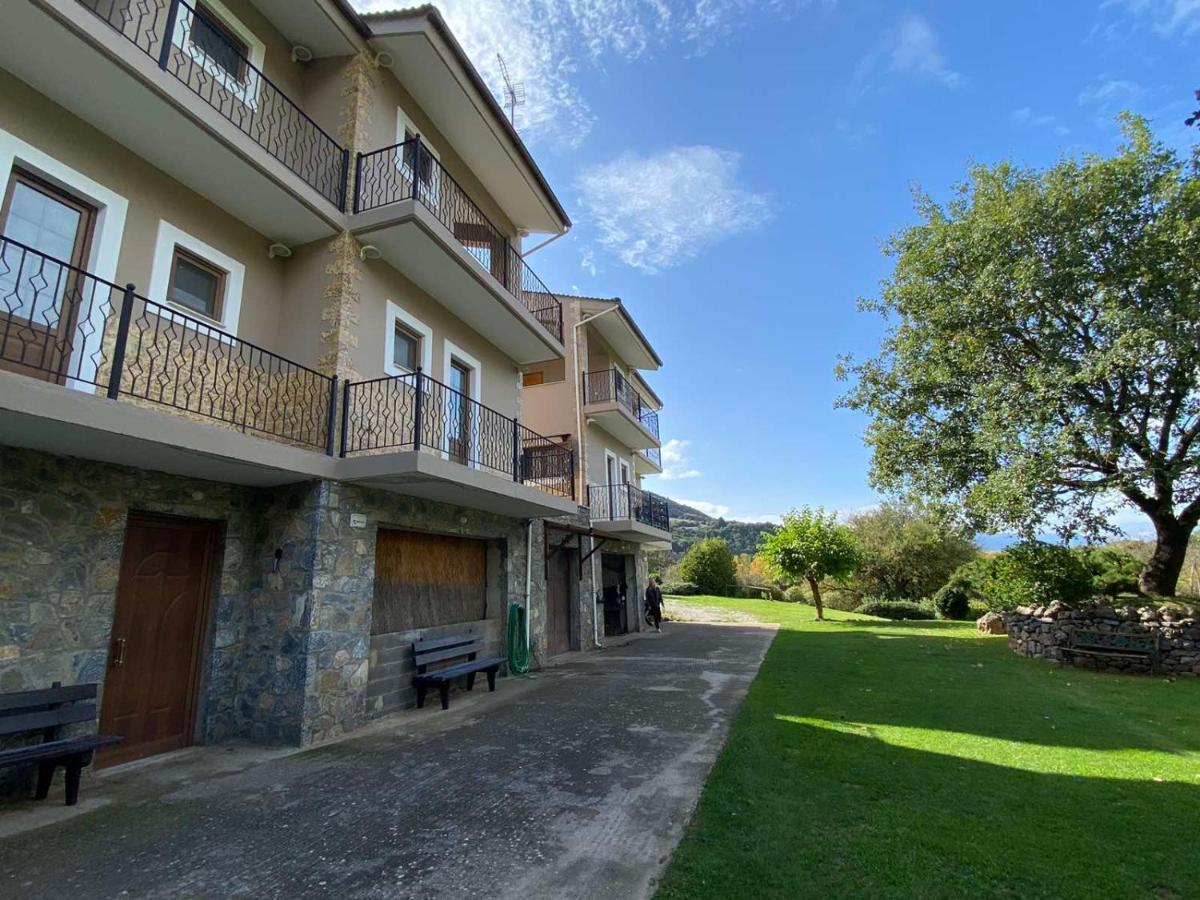 Artemis Mezonetes Apartment Kalavryta Bagian luar foto